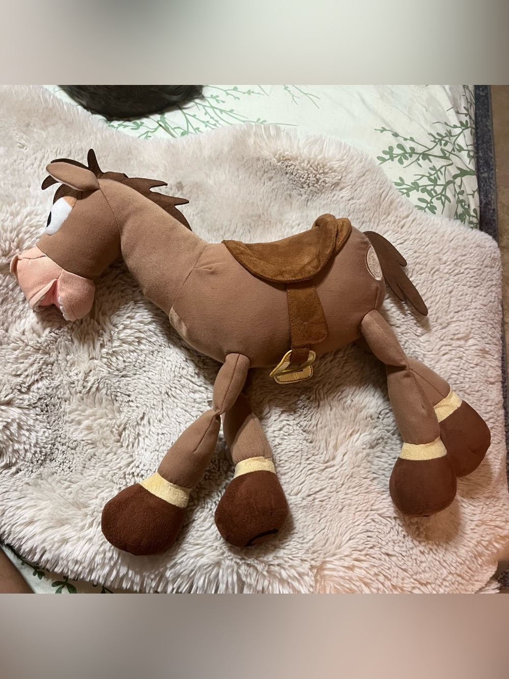 Disney Plush Horse bull’s-eye with Dark Brown Hooves and Gold Buckle